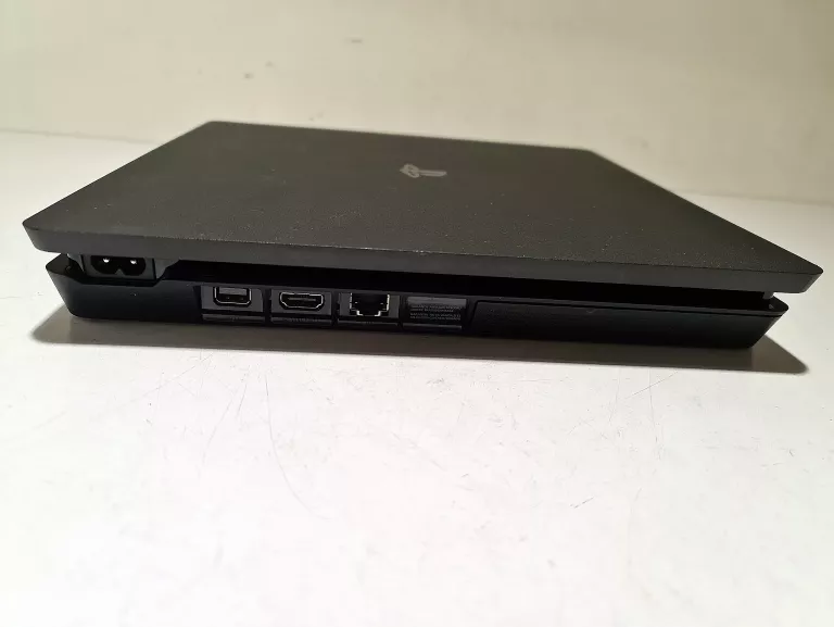 KONSOLA PS4