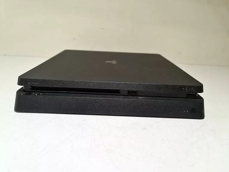 KONSOLA PS4