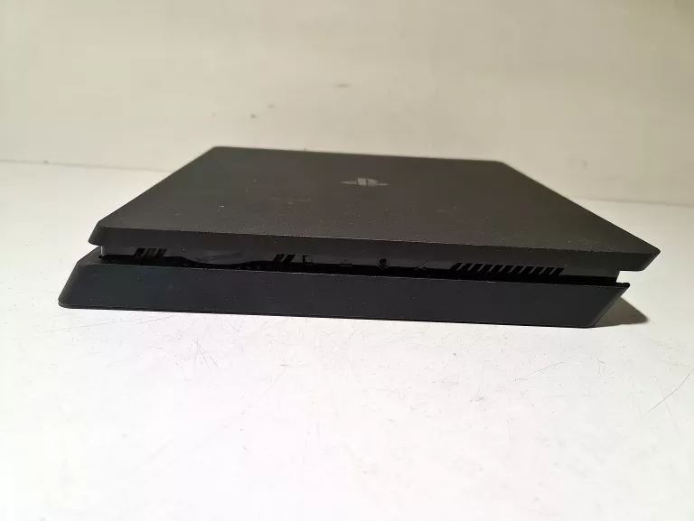 KONSOLA PS4