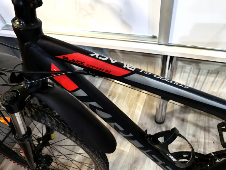 ROWER KROSS BLACK EDITION 6.1 RAMA 26", KOŁA 19"