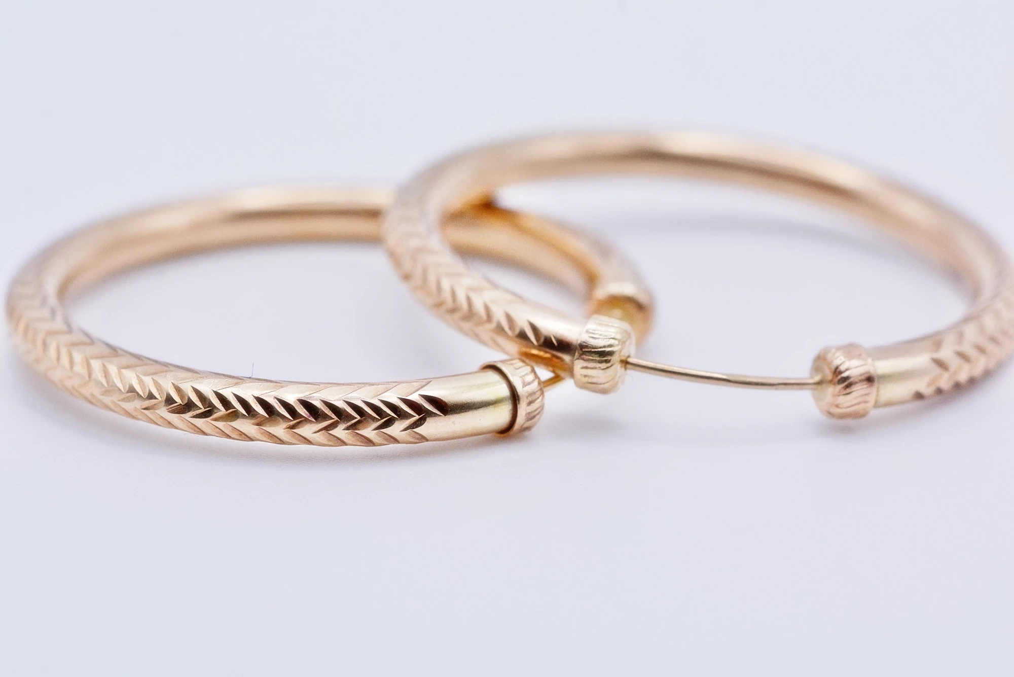 za007-piekne-zlote-kolczyki-duze-kola-z-tloczonym-wzorkiem-375-38mm-kolor-dominujacy-205826-225106