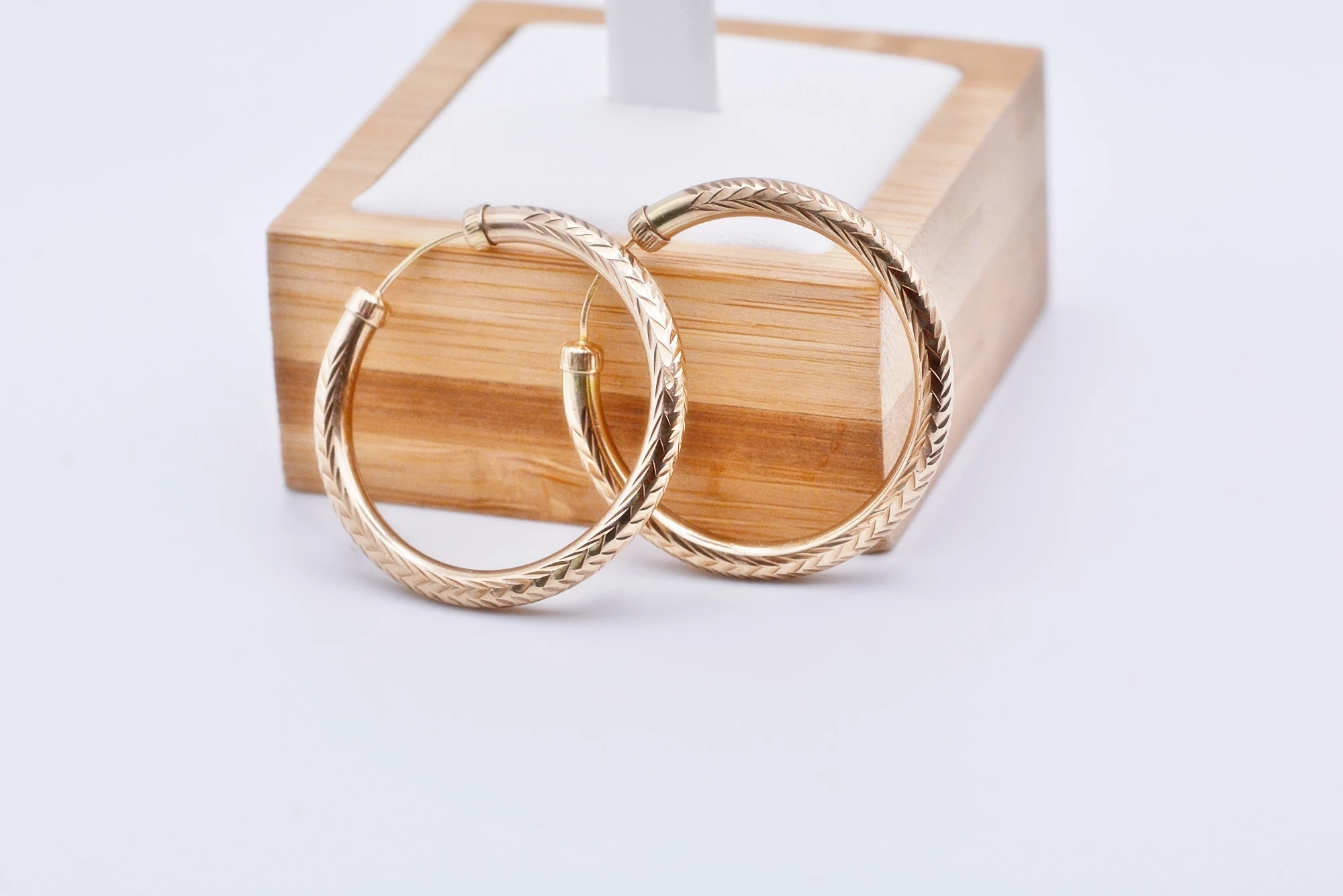 za007-piekne-zlote-kolczyki-duze-kola-z-tloczonym-wzorkiem-375-38mm-rodzaj-zapiecia-2207-3