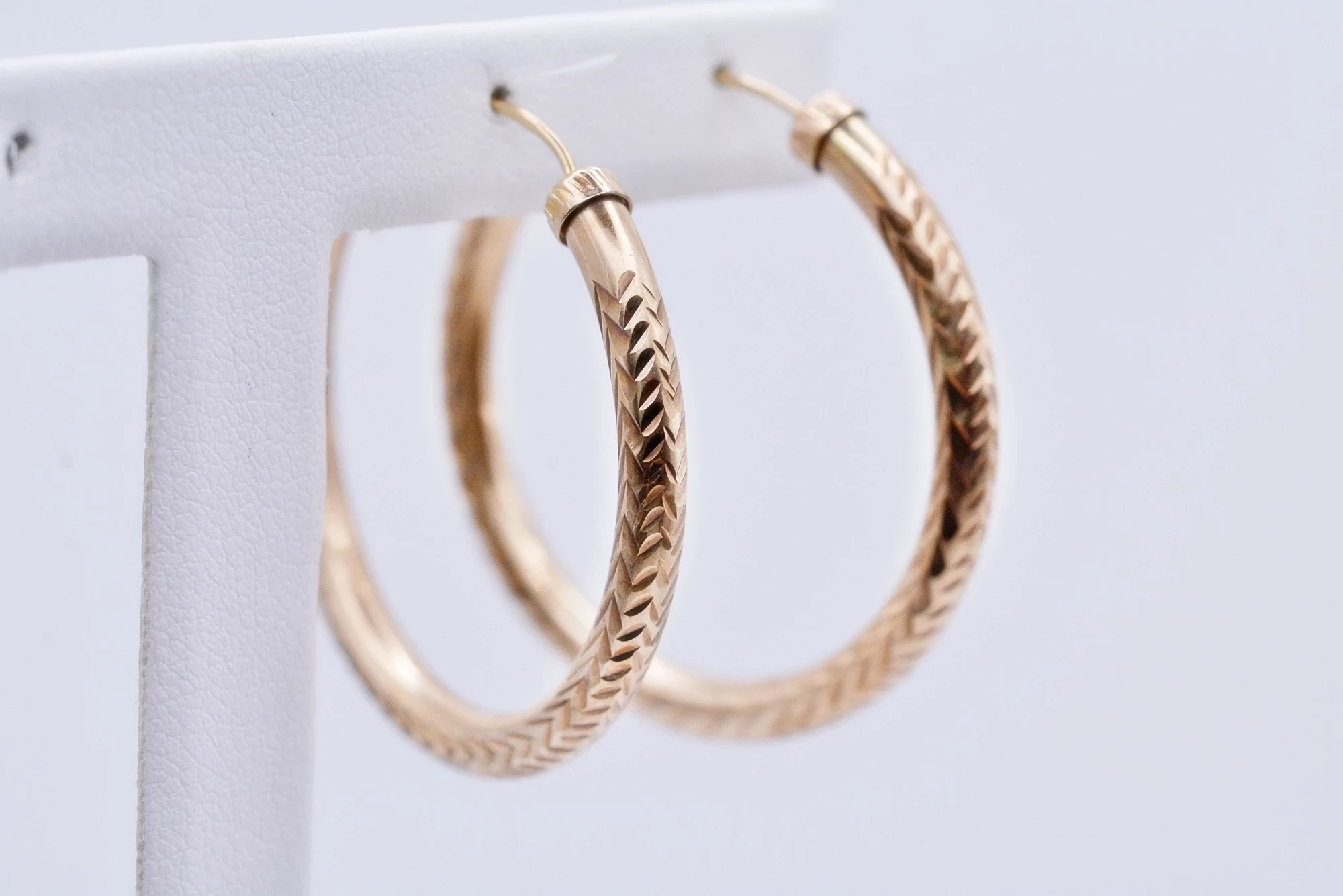 za007-piekne-zlote-kolczyki-duze-kola-z-tloczonym-wzorkiem-375-38mm-rodzaj-2205-2