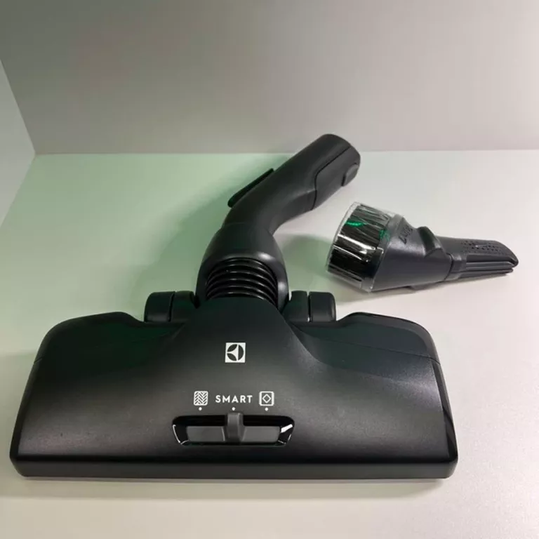 ODKURZACZ ELEKTROLUX PURE D8.2 SILENCE ZESTAW
