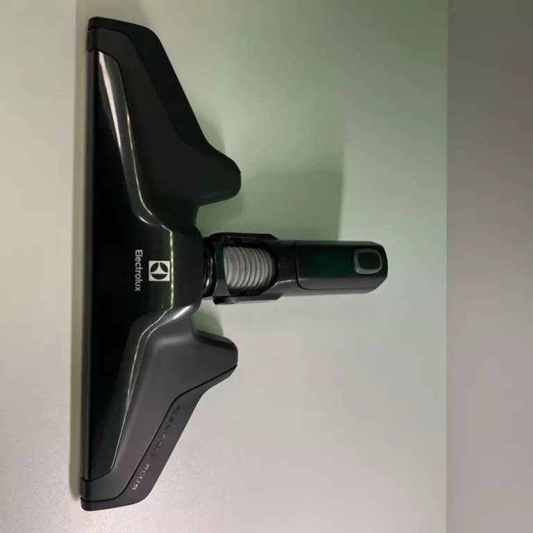 ODKURZACZ ELEKTROLUX PURE D8.2 SILENCE ZESTAW