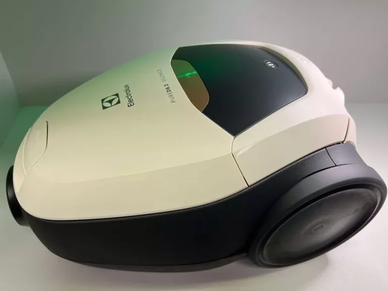 ODKURZACZ ELEKTROLUX PURE D8.2 SILENCE ZESTAW