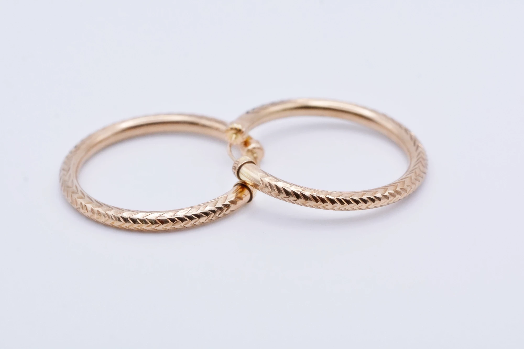 za007-piekne-zlote-kolczyki-duze-kola-z-tloczonym-wzorkiem-375-38mm-material-15835-2