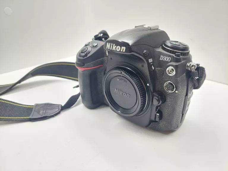 aparat-nikon-d300-lad-kod-producenta-vba200ae