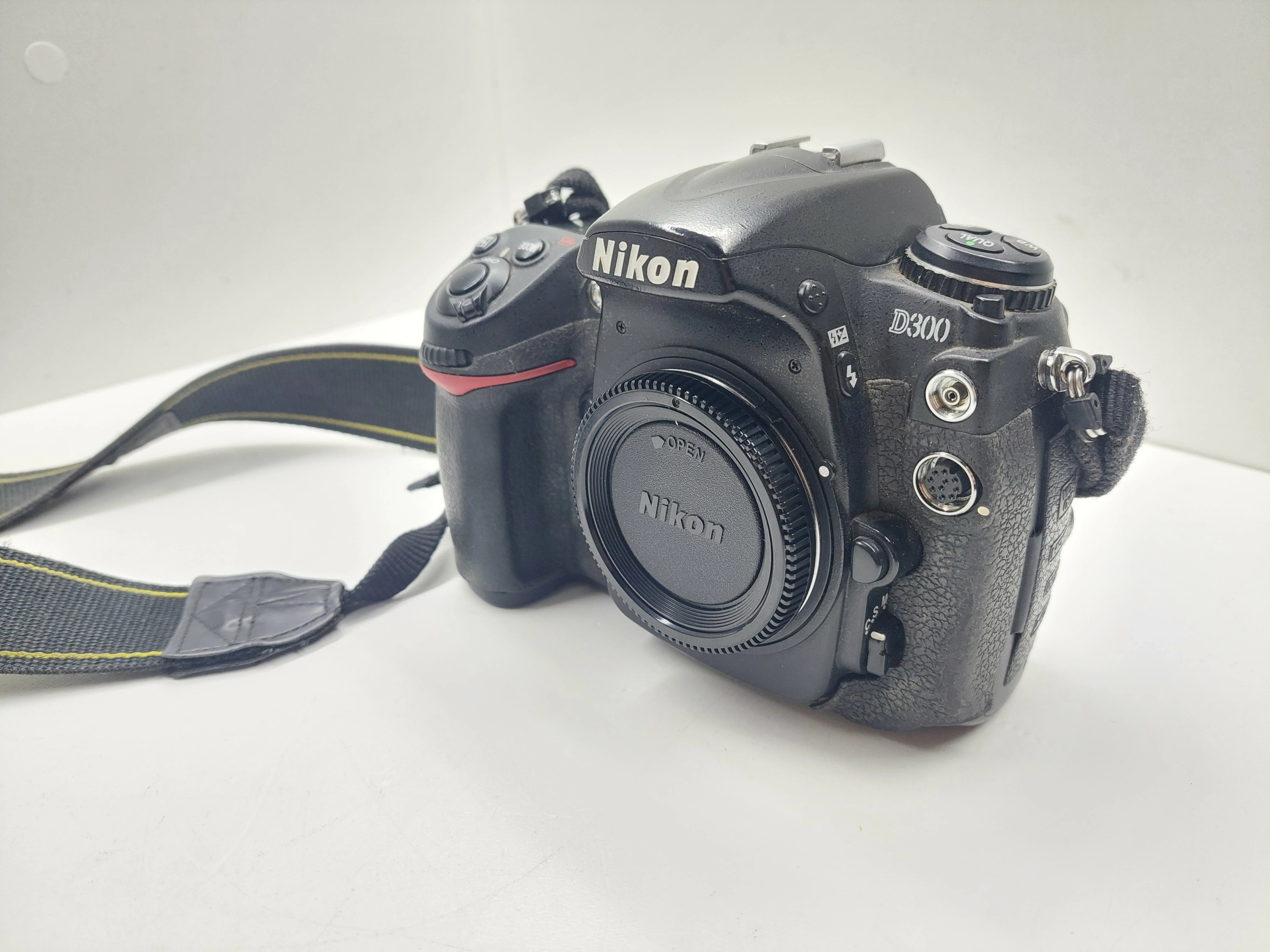 aparat-nikon-d300-lad-kod-producenta-vba200ae