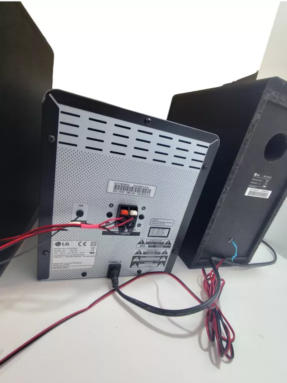 WIEŻA LG CM2760 BLUETOOTH / CD / MP3 + 2 GŁOŚNIKI + PILOT (160 W RMS)