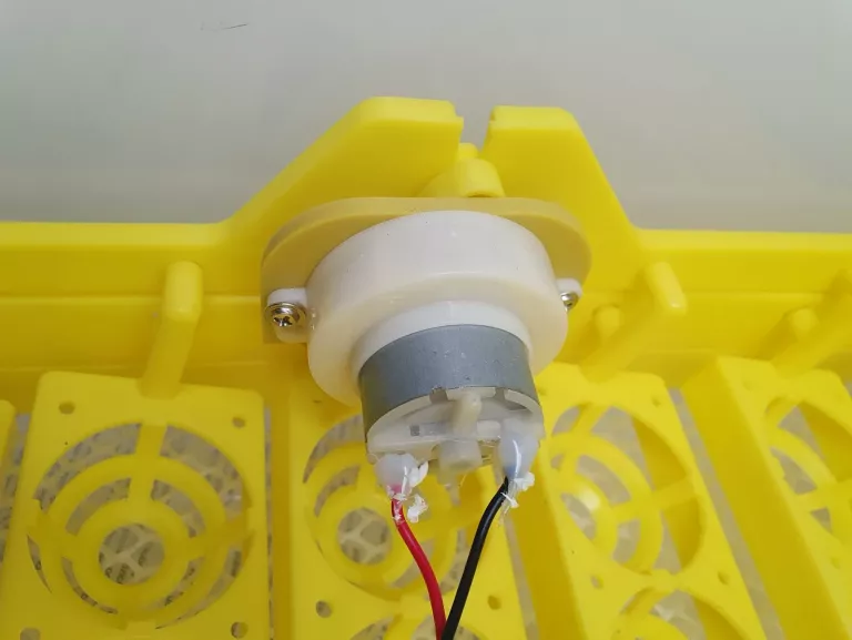 AUTOMATYCZNY INKUBATOR DO 54 JAJ WYLĘGARKA 80W