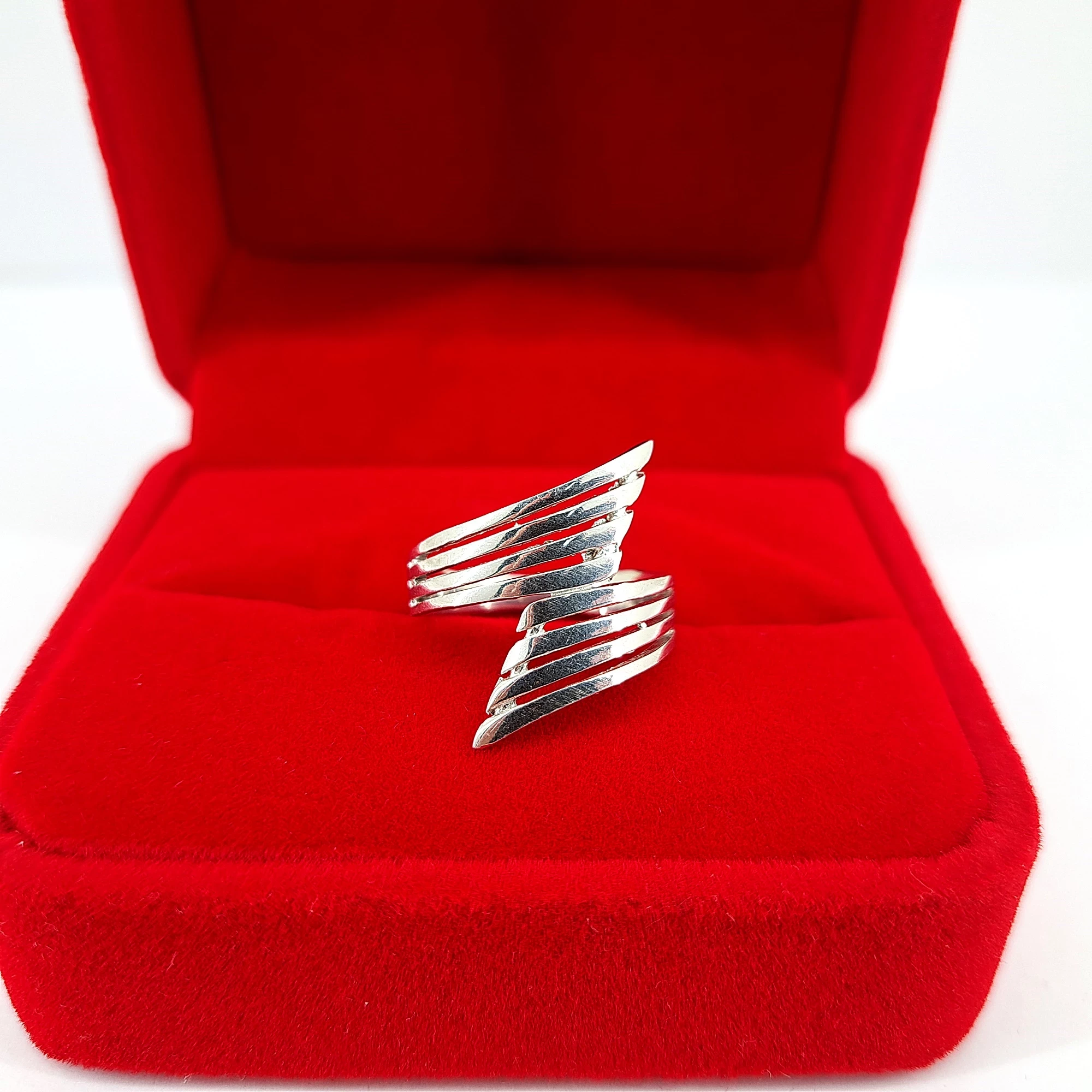 stylowy-srebrny-pierscionek-p925-295-g-pilsudskiego-8-konskie-unico