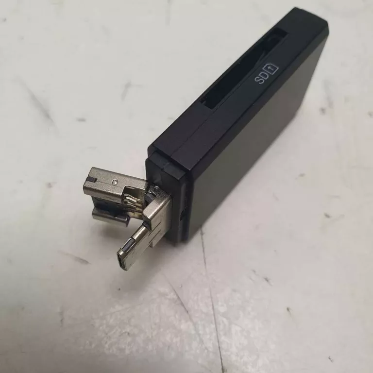 CZYTNIK KART SD / USB - A / USB - C / MICROUSB