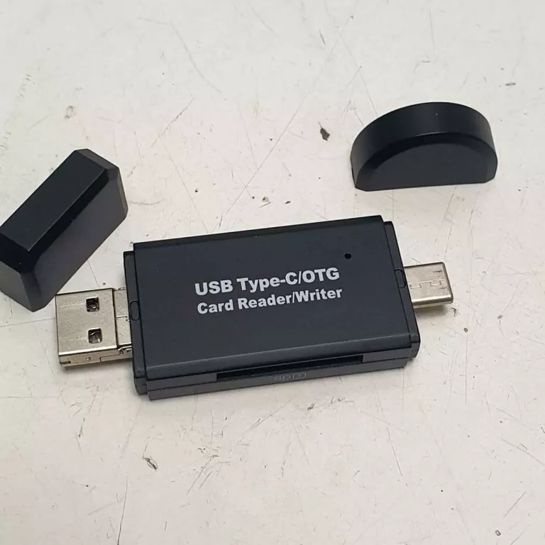 CZYTNIK KART SD / USB - A / USB - C / MICROUSB