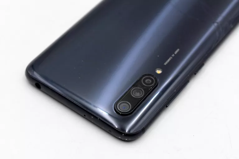 TELEFON XIAOMI MI 9 LITE 6/64GB #OPIS