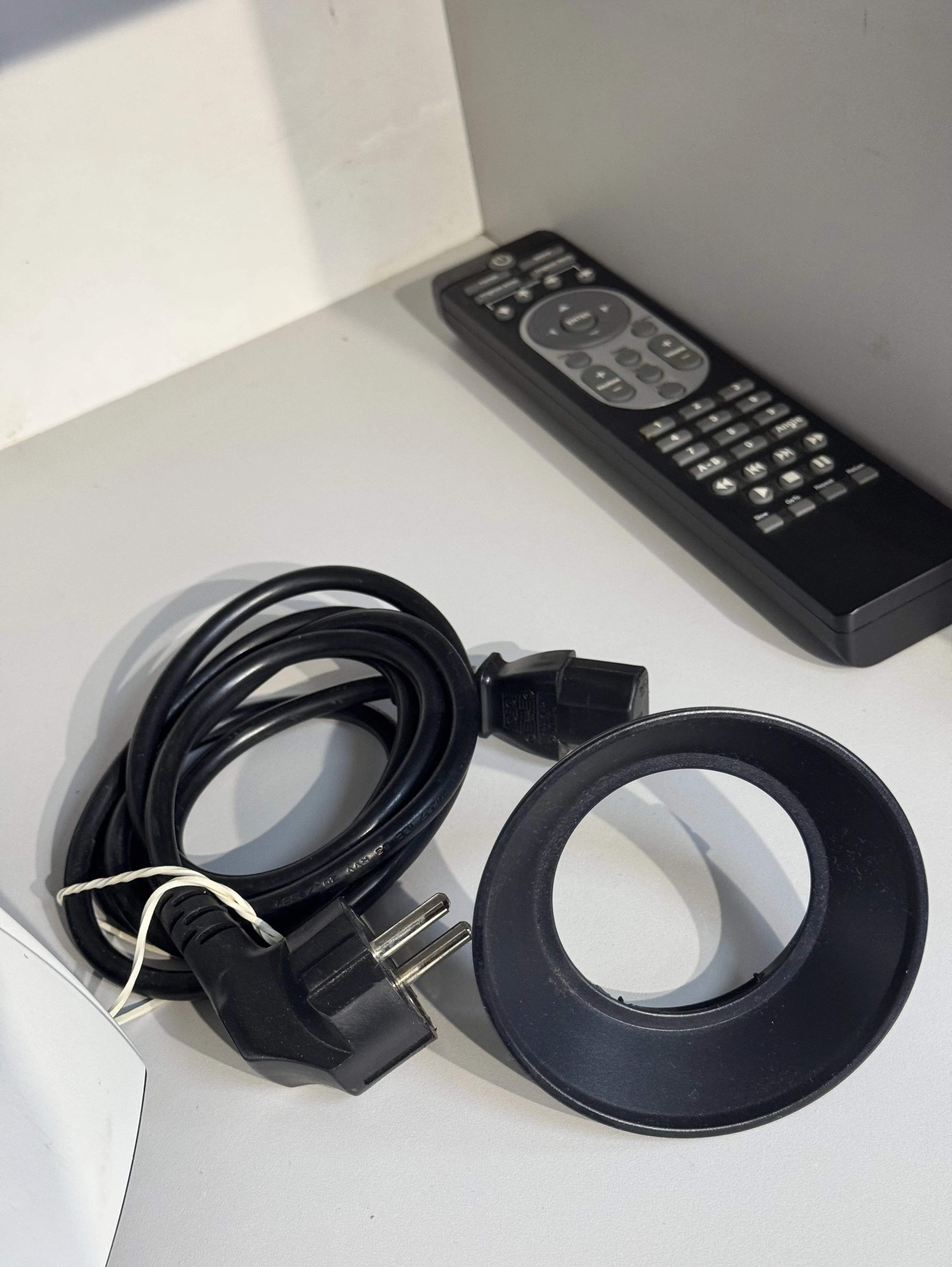 czytaj-opis-projektor-optoma-dv10-pilot-okablowaniepilotw-torbie-stan-11323-2