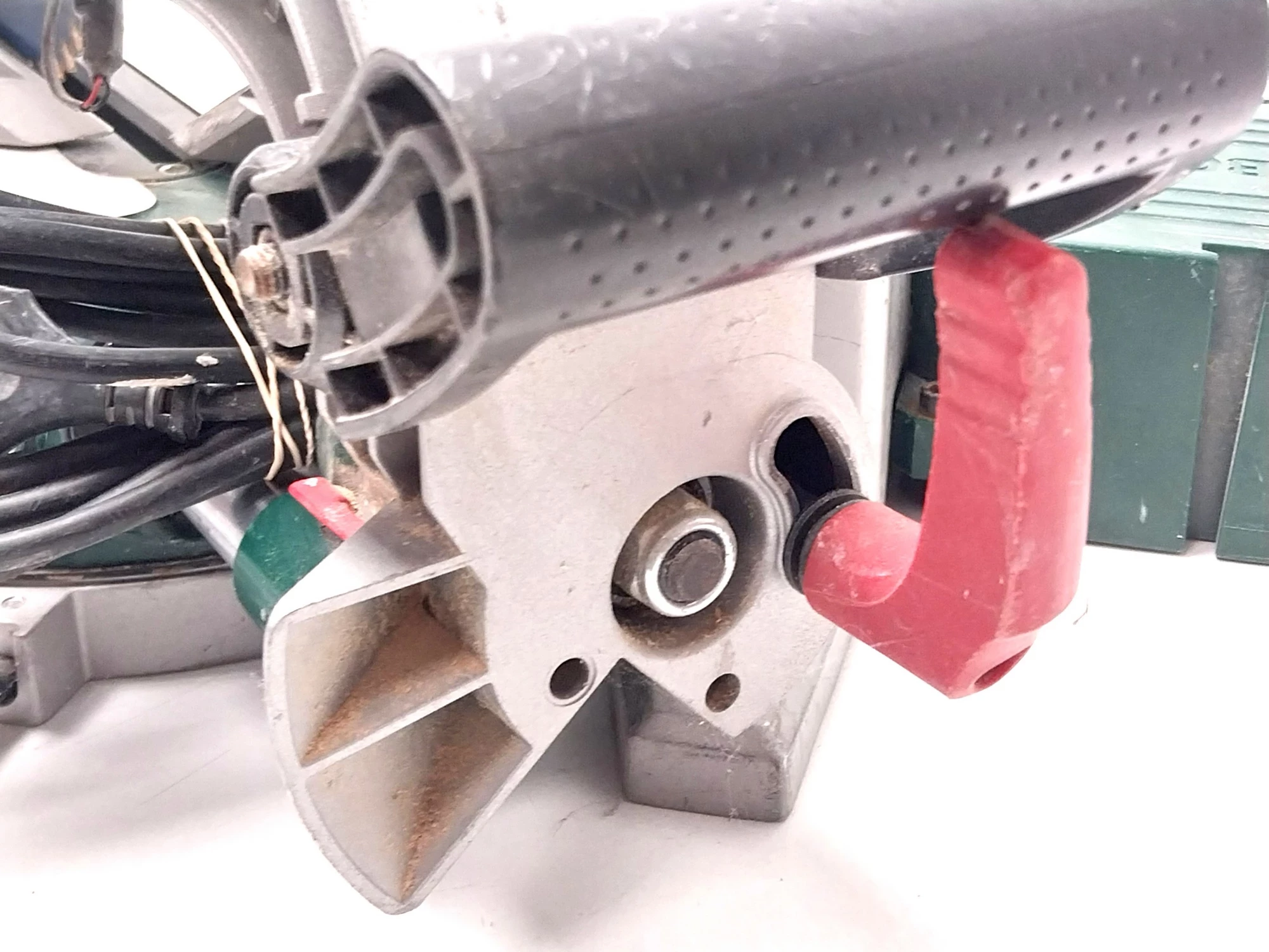 pila-ukosnica-bosch-pcm-8s-1200w-srednica-tarczy-216