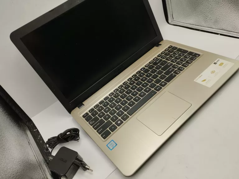 LAPTOP ASUS K540U INTEL CORE I3 15,5" (OPIS)