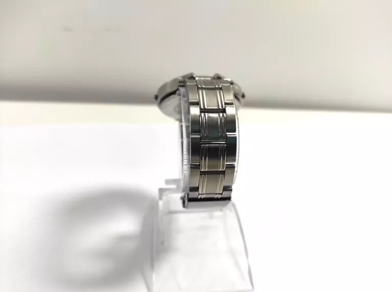 ZEGAREK NARĘCZNY EDIFICE CASIO AMW-200 BN