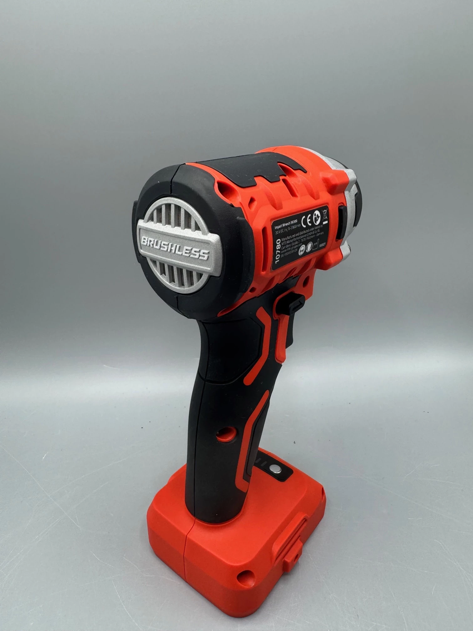 klucz-udarowy-do-kol-formula-1-nasadki-iw300-300-nm-20-v-bezszczotkowy-pojemnosc-akumulatora-400