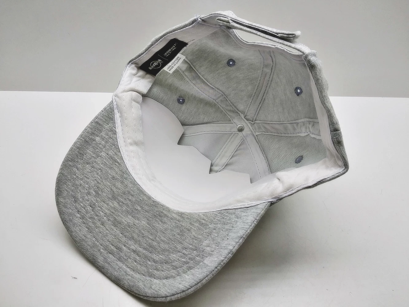 czapka-z-daszkiem-szara-hard-rock-cafe-wroclaw-material-dominujacy-203885-218329