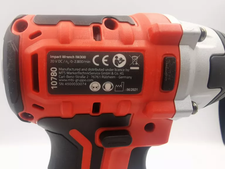 KLUCZ UDAROWY AKUMULATOROWY FORMULA 1 / 300 NM / 20V / 1/2"