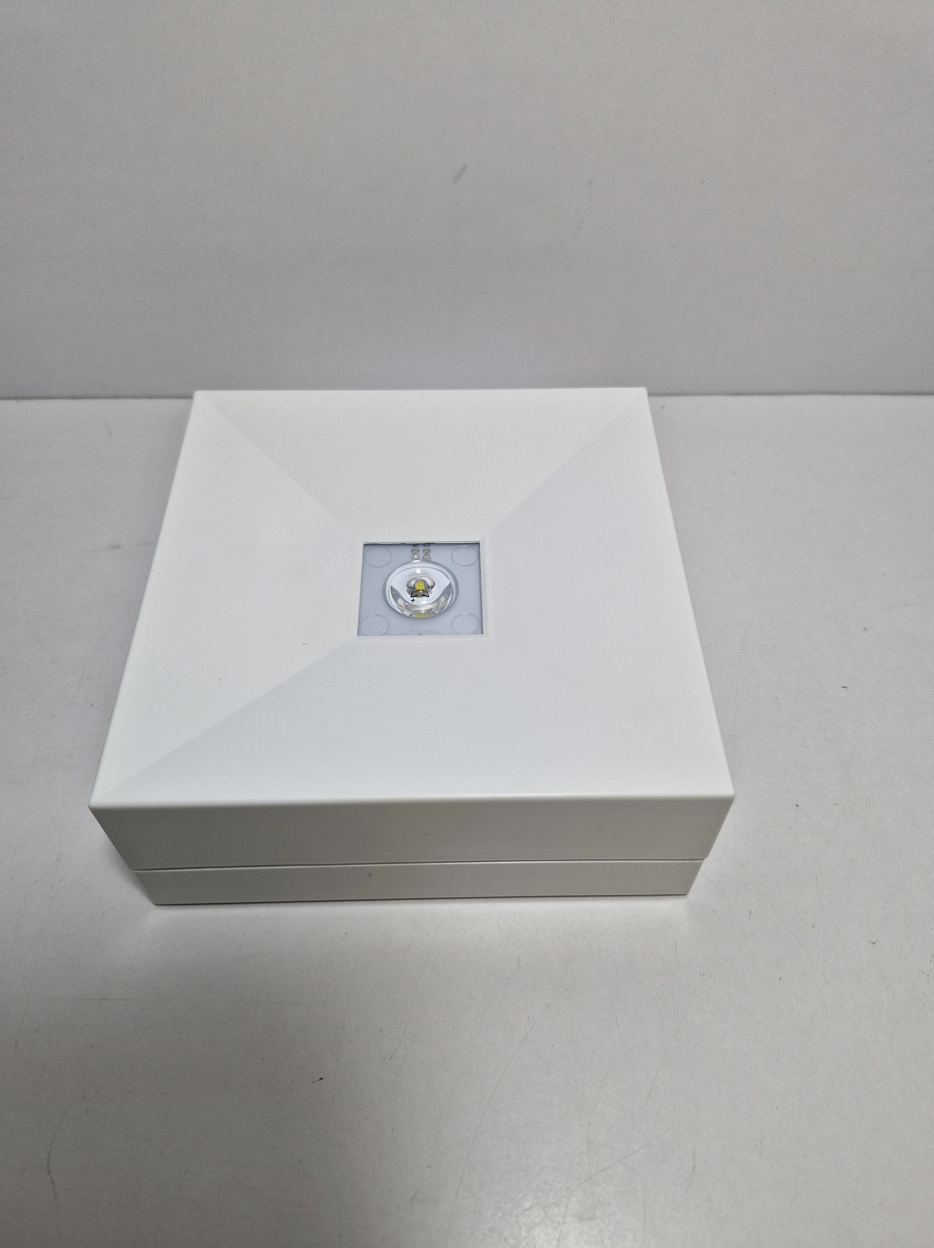 oprawa-oswietlenia-awaryjnego-lovato-ii-marka-248811-950462