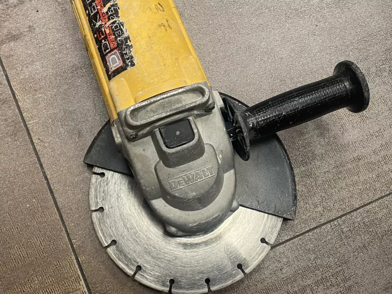 SZLIFIERKA KĄTOWA DEWALT D28492 2200W 230MM
