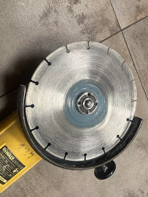 SZLIFIERKA KĄTOWA DEWALT D28492 2200W 230MM