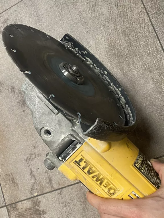 SZLIFIERKA KĄTOWA DEWALT D28492 2200W 230MM