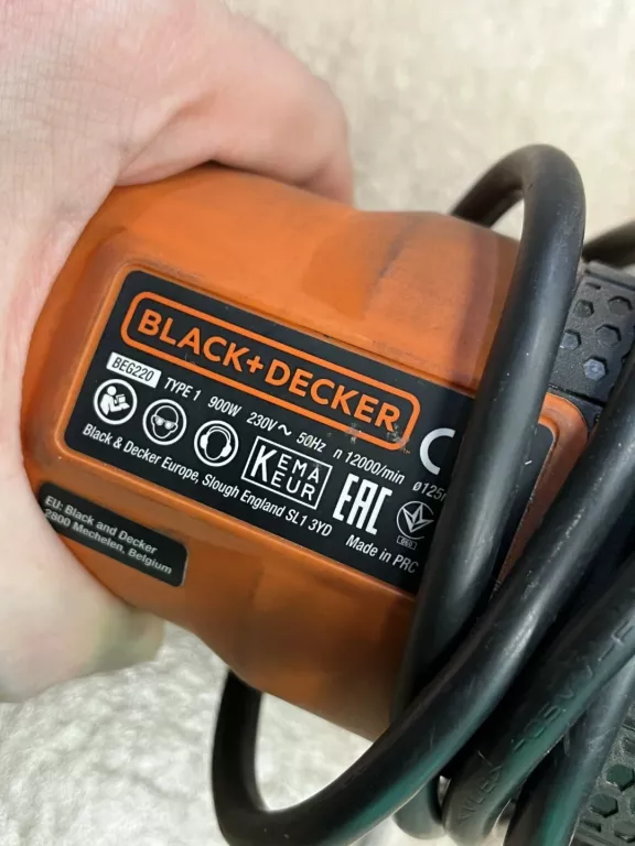 SZLIFIERKA BLACK & DECKER 900W BEG220