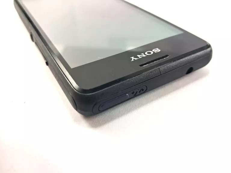 TELEFON SONY XPERIA D2005