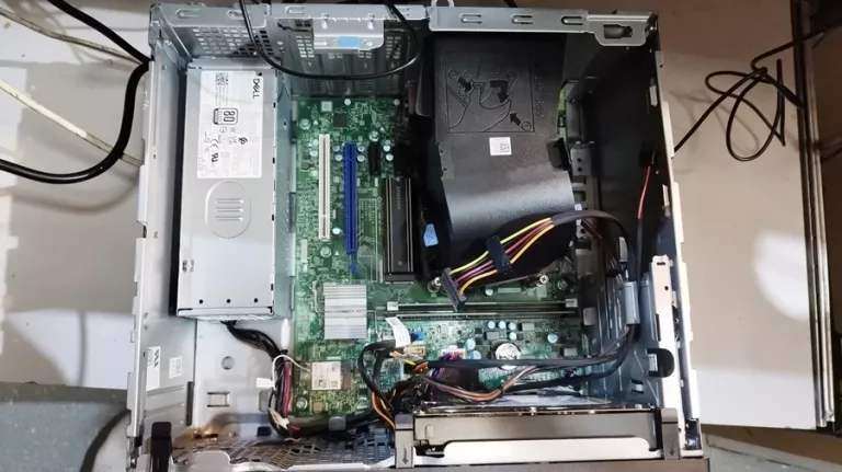 KOMPUTER STACJONARNY DELL VOSTRO 3020 I5 16 GB