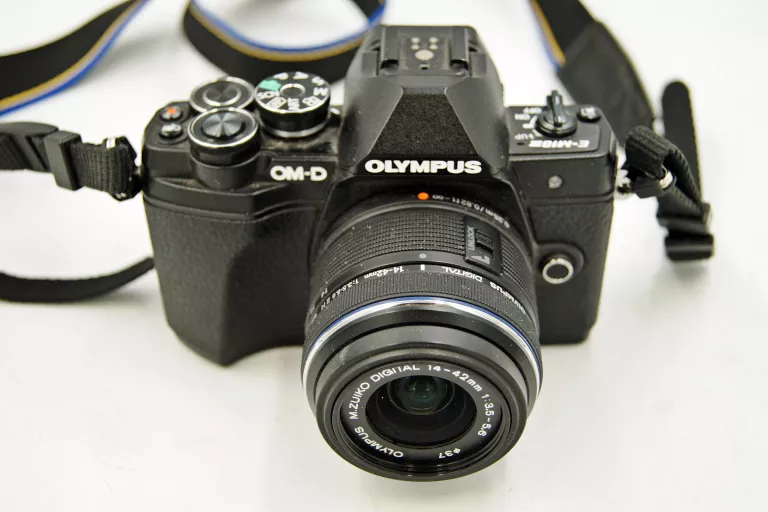OLYMPUS OM-D E-M10 MARK III + 2XOBIEKTYW + TORBA + 2XBATERIA ŁADOWARKA