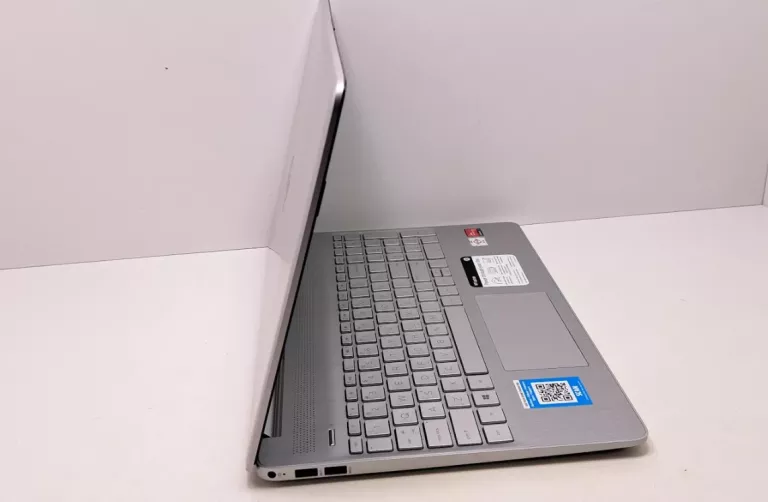 LAPTOP HP 15-EF1071WM 8/256GB AMD ATHLON SILVER 3050U WITH RADEON GRAPHICS