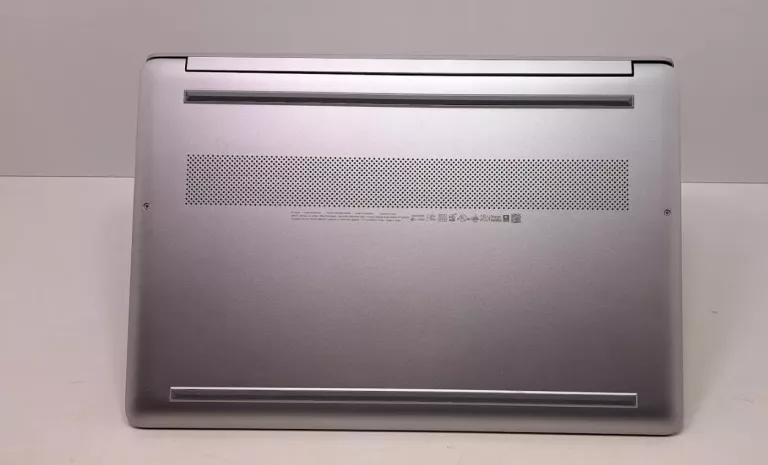 LAPTOP HP 15-EF1071WM 8/256GB AMD ATHLON SILVER 3050U WITH RADEON GRAPHICS