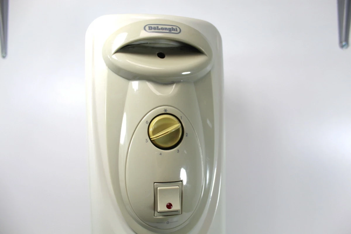 grzejnik-olejowy-delonghi-1500w-na-kolkach-ean-gtin-8004399850743