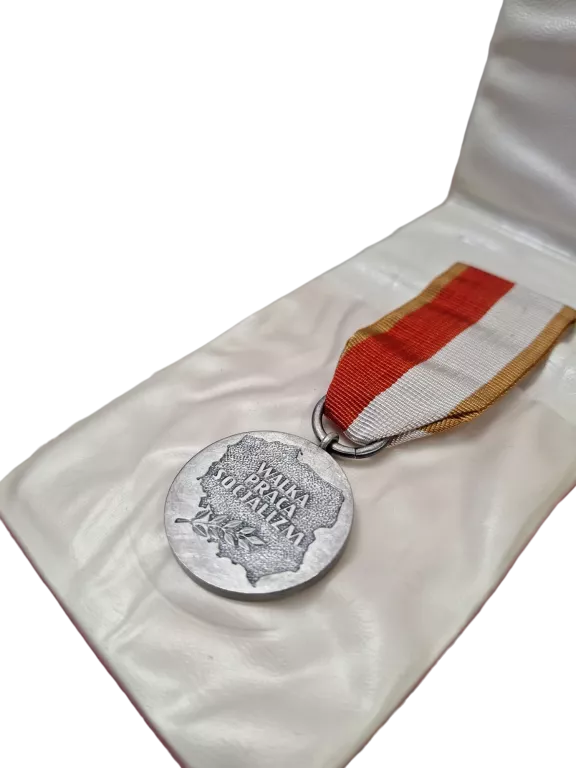 MEDAL WALKA PRACA SOCJALIZM 1944/1984 PRL