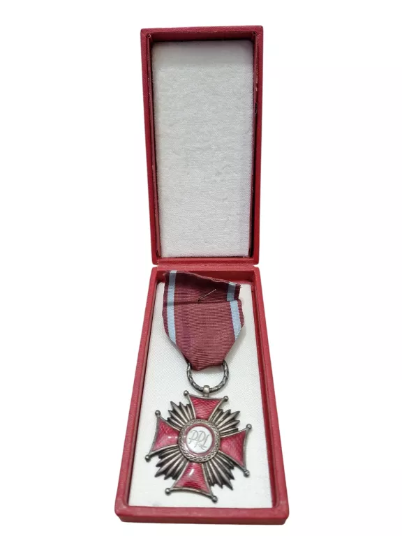 SREBRNY ORDER KRZYŻ ZA ZASŁUGI PRL