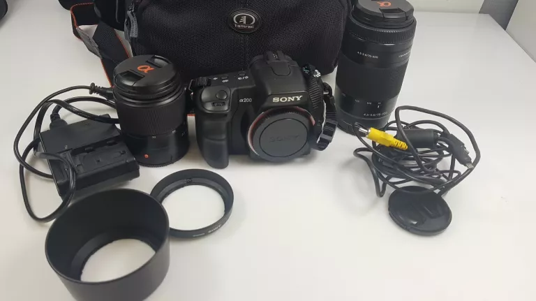 APARAT SONY DSLR-A200 + OBIEKTYW 18-70 + OBIEKTYW 75-300