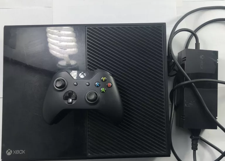 KONSOLA XBOX ONE 500 GB + PAD + ZASILACZ