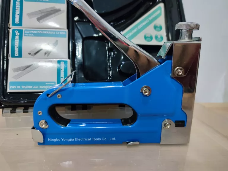 ZSZYWACZ TAPICERSKI COMPARATOR YJ-136A ZSZYWKI 3 RODZAJE METALOWY ZSZYWACZ