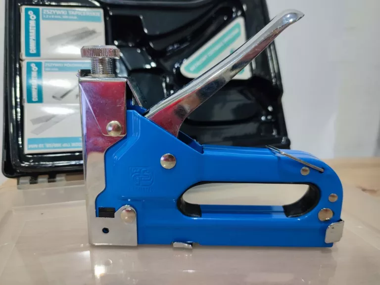 ZSZYWACZ TAPICERSKI COMPARATOR YJ-136A ZSZYWKI 3 RODZAJE METALOWY ZSZYWACZ