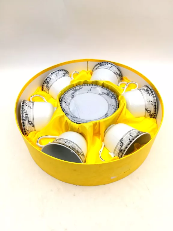 ZESTAW FILIŻANEK PORCELANA WZÓR