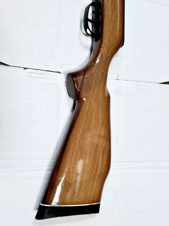 WIATRÓWKA CROSMAN SUMMIT NITRO PISTON 4,5MM Z LUNETA 3-9X40