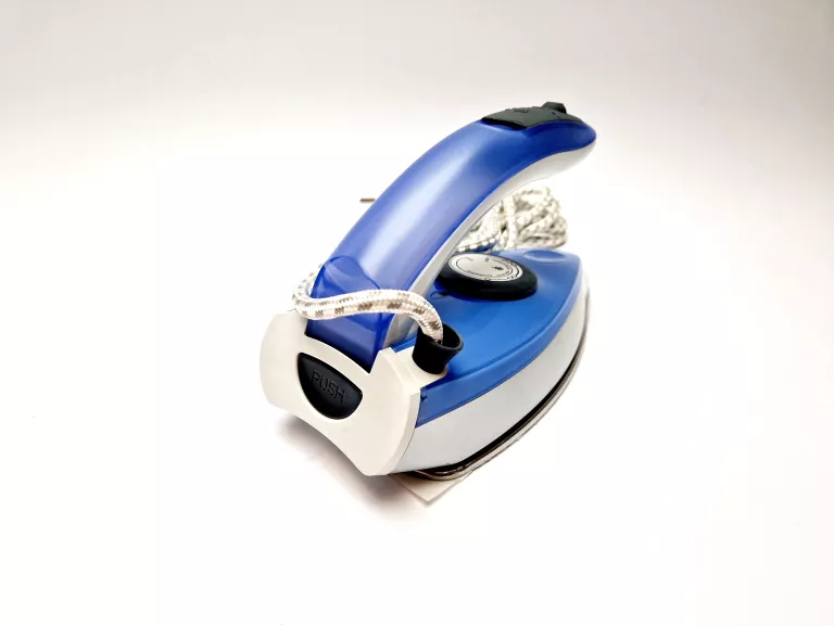 zelazko-turystyczne-clarus-moc-1