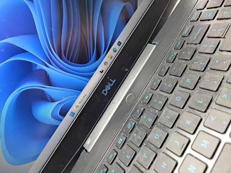 LAPTOP DELL G3 15 WIN 11 HOME 16 GB RAM SSD INTEL CORE I5 +ŁAD