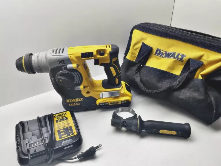MŁOTOWIERTARKA DEWALT DCH 273 USZKODZONA
