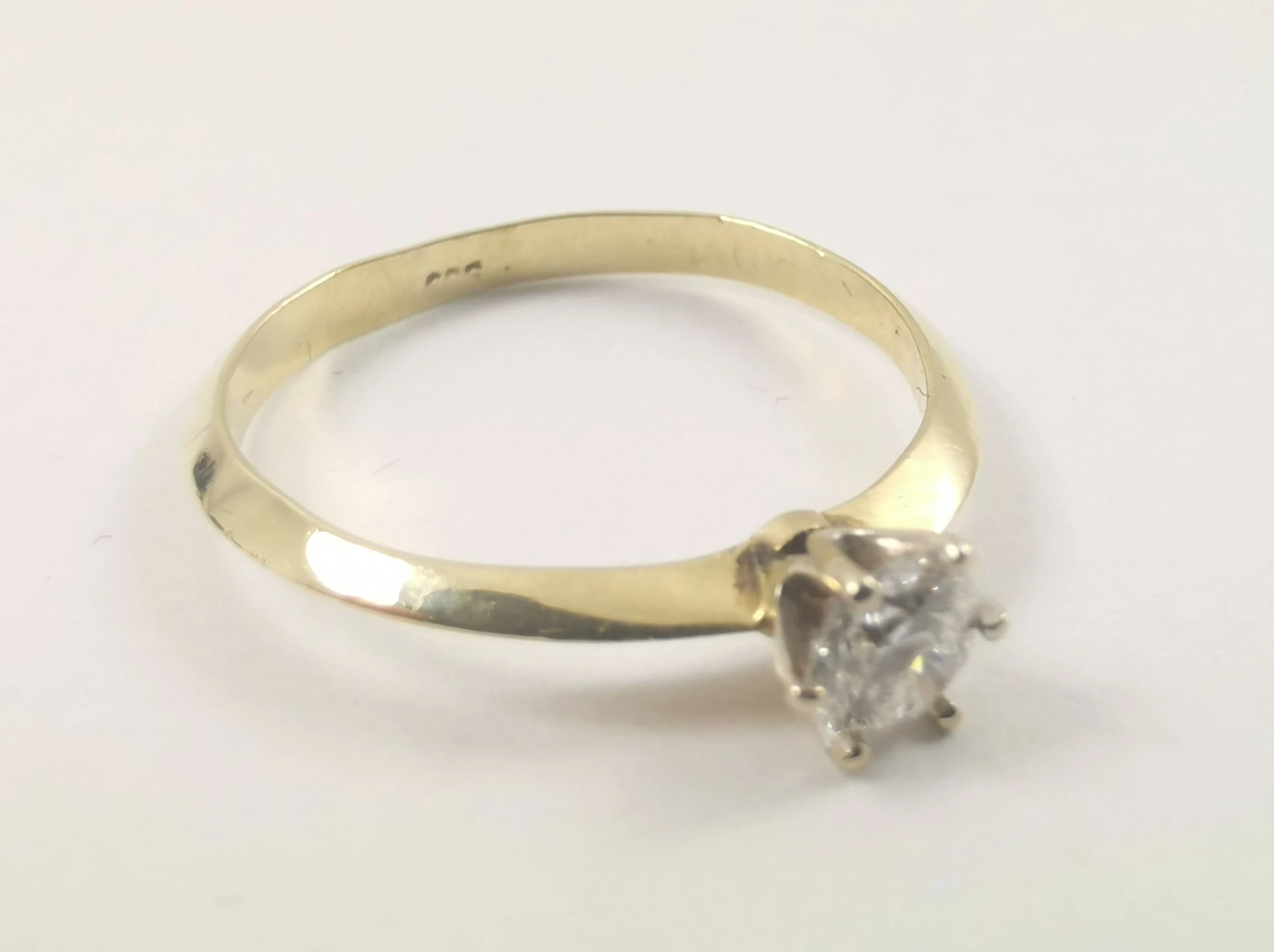 piekny-zloty-pierscionek-134g-585-diament-material-zloto