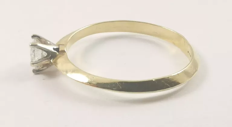 PIEKNY ZŁOTY PIERŚCIONEK 1,34G / 585 DIAMENT